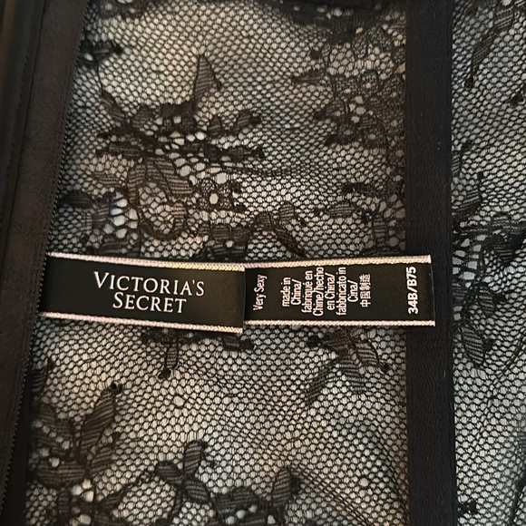 2 Victoria’s Secret lace bustier corset bras - Picture 13 of 13